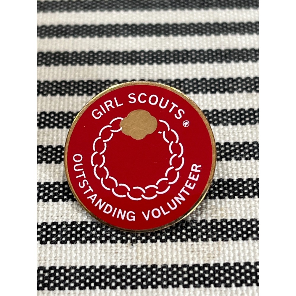 Girl Scouts Outstanding Volunteer Pin Red Gold Tone Enamel Lapel Award 0.75 Inch